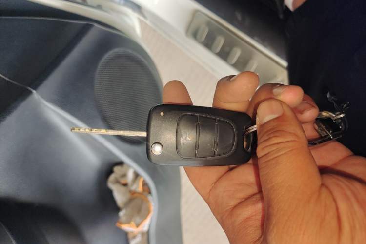 Used Kia K2 2012 Sedan 1.4L MT TOP Commemorative Edition