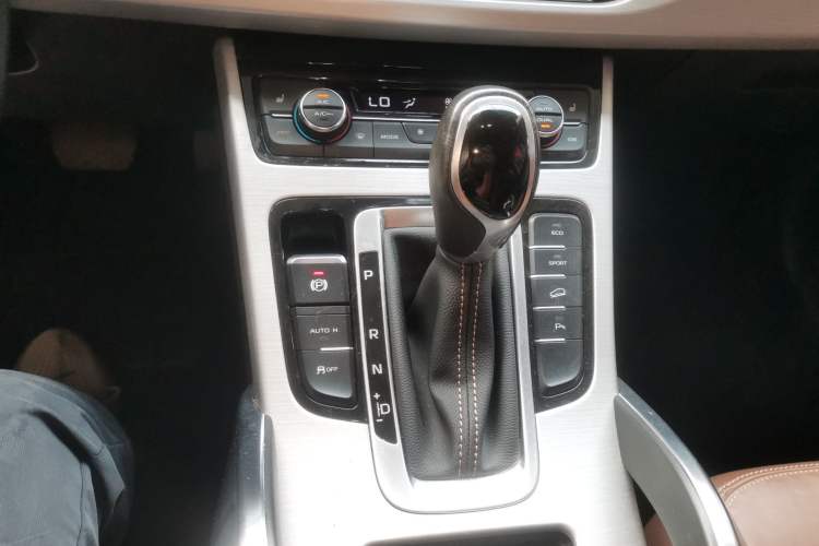 Used Geely Auto Emgrand X7 Sport 2016 1.8TD Automatic ZhiZun Version