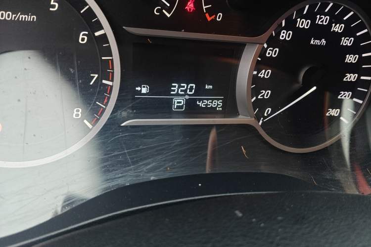 Used Nissan Lannia 2016 1.6L CVT Smart Cool Edition Odometer Close Up