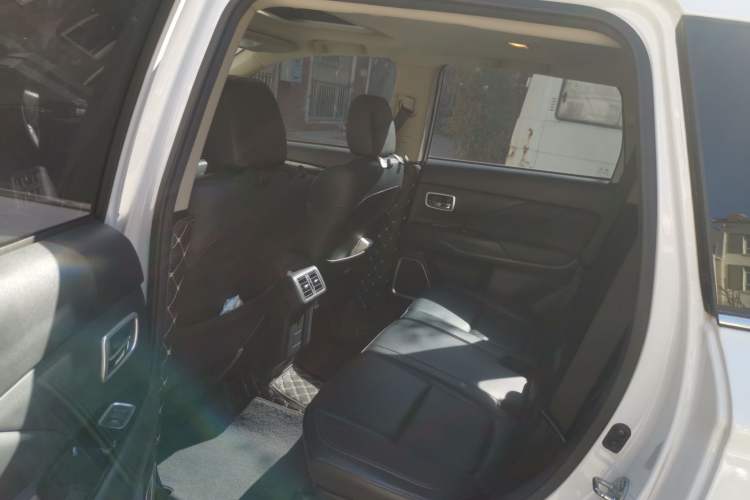 Used Mitsubishi Outlander 2019 2.4L 4x4 Zhi Xiang Edition 5 Seats China VI Standard Left Rear Seat