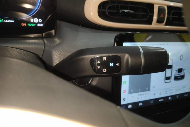 Used Leapmotor T03 2021 400 Comfort Edition Gear Lever