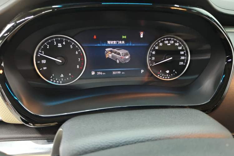 Used Buick GL8 2023 Facelifted Land Cruiser Executive Luxury Version Odometer Close Up