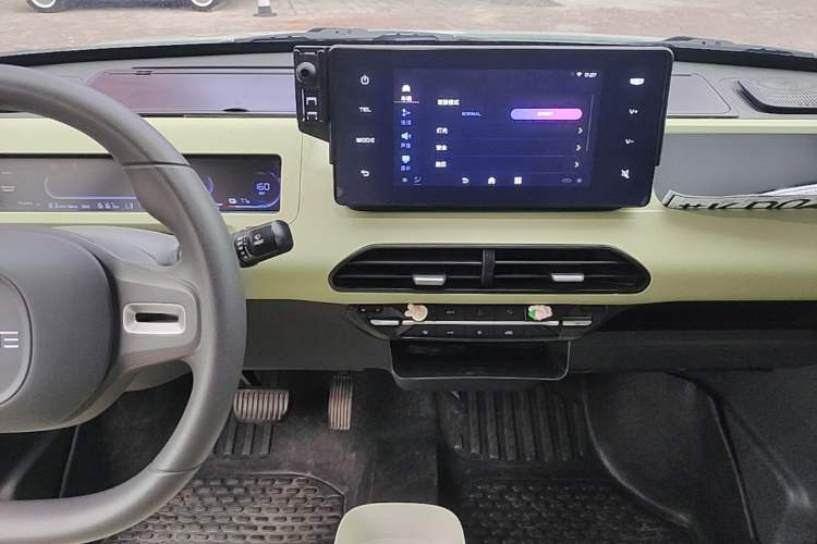 Used Geely Galaxy Panda 2024 Panda Mini 200km Endurance Bear Audio And AC Panel