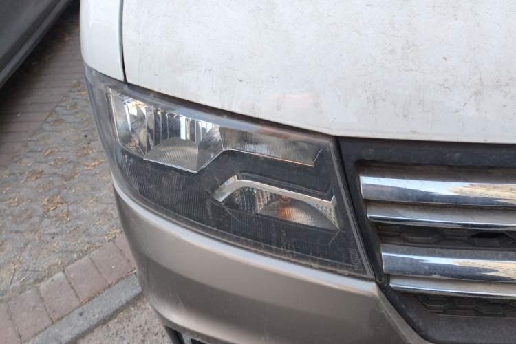 Used Jinbei Hiace X30 2024 1.5L Wealthy-Style Passenger Van 5/6/7 Seater with Front-Mounted Air Conditioning
