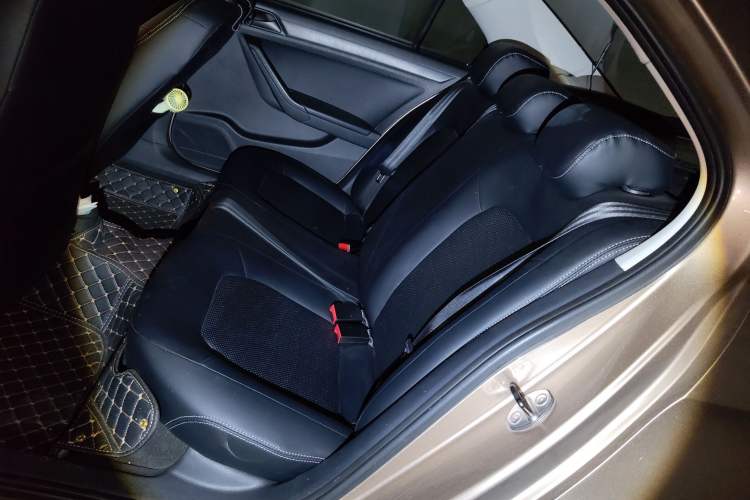 Used Volkswagen Jetta 2013 1.6L Automatic Fashion Model Left Rear Seat