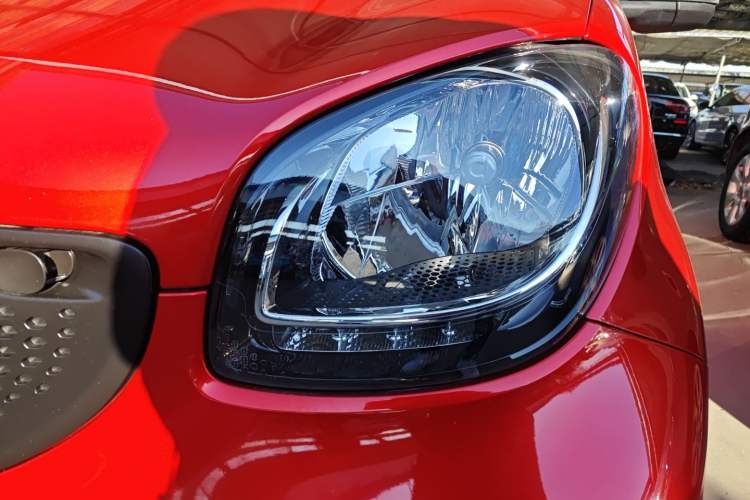 Used smart forfour 2018 1.0L 52 kW Dynamic Edition
