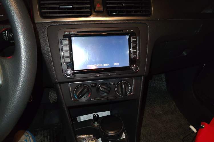 Used Volkswagen Santana 2015 1.6L Manual Comfort Edition Audio And AC Panel