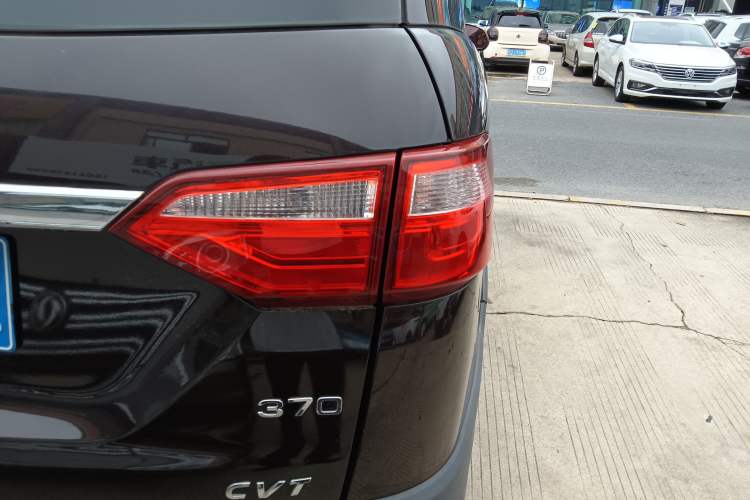 Used Dongfeng Fengon 370 2017 1.5L CVT Fashion Edition 7-Seater