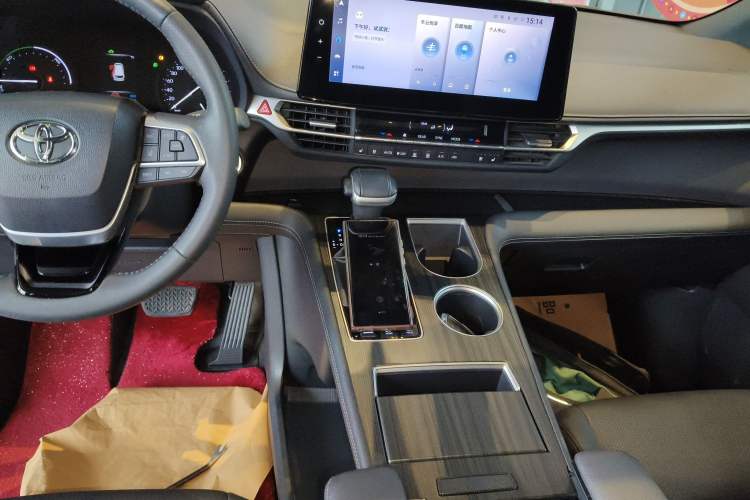 Used Toyota SIENNA 2023 2.5L Hybrid Deluxe Edition
