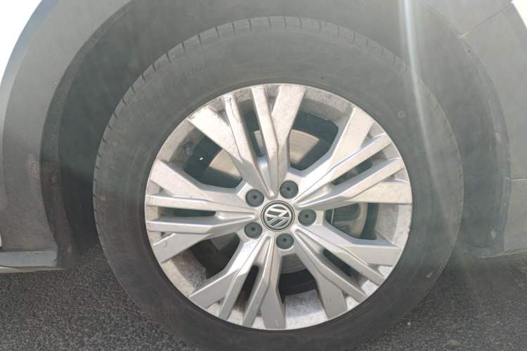 Used Volkswagen C-TREK 2017 230TSI DSG Comfort Version Right Front Wheel Hub