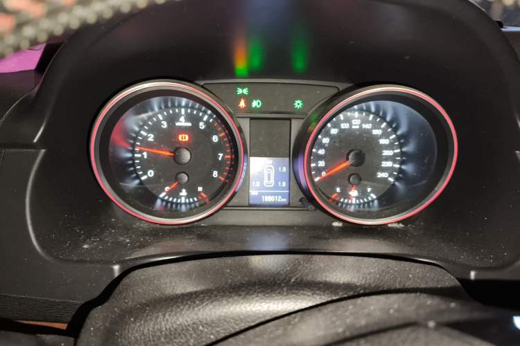 Used Haval H6 2015 Revised Version Sport Edition 1.5T Manual Transmission Two-Wheel Drive Elite Grade Instrument Cluster