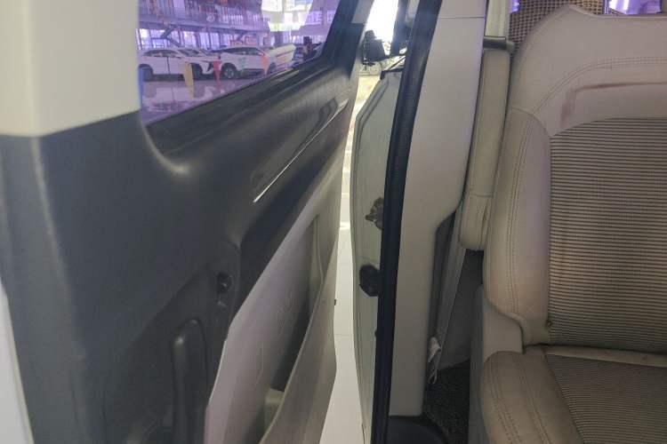 Used SAIC MAXUS G10 2018 PLUS 2.0T Automatic Smart Edition Interior 6