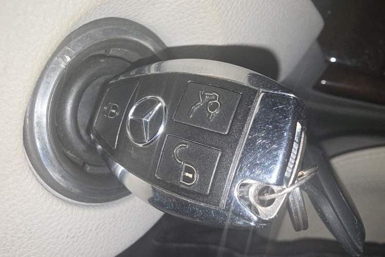 Used Mercedes-Benz E-Class 2010 E 260 L CGI Elegant Model