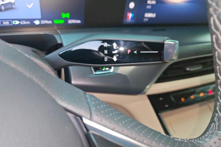 Used Buick GL8 New Energy 2025 Lu Shang Luxury Edition 7-Seater
