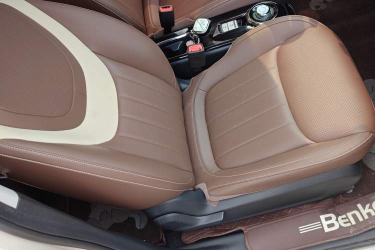 Used Wuling Bingo 2023 333 km Lingxi Connected+ Version Right Front Seat