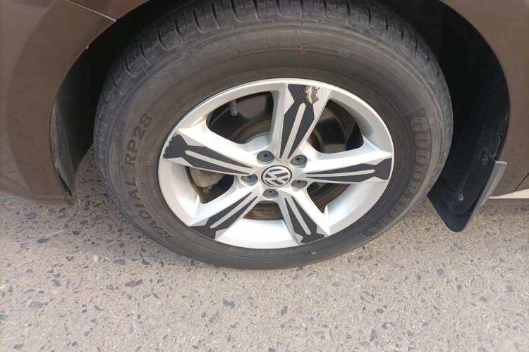 Used Volkswagen Gran Lavida 2013 1.6L Automatic Fashion Model Exterior 4