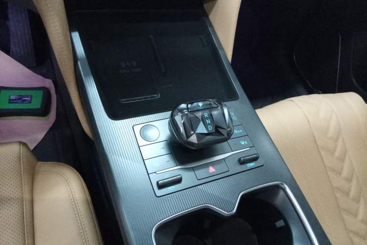 Used BYD Song L DM-i 2024 112 km Beyond Edition Gear Lever