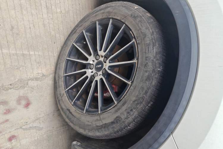 Used MG ZS 2017 1.5L Automatic Elite Edition Right Front Wheel Hub