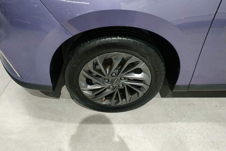 Used SAIC MAXUS G50 2019 1.5T First Edition Automatic Luxury Version 7 Seats Left Front Wheel Hub