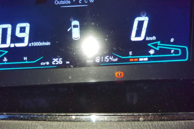 Used CHANGAN KAICHENG Oushang A600 2016 1.5L Manual Fashion 7-Seater Odometer Close Up