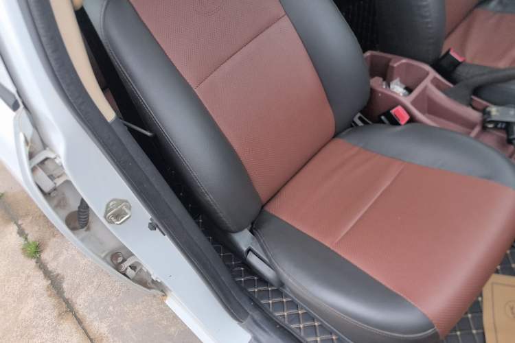 Used BYD F3 2012 Energy-Saving Model 1.5L Manual Comfort Version Right Front Seat