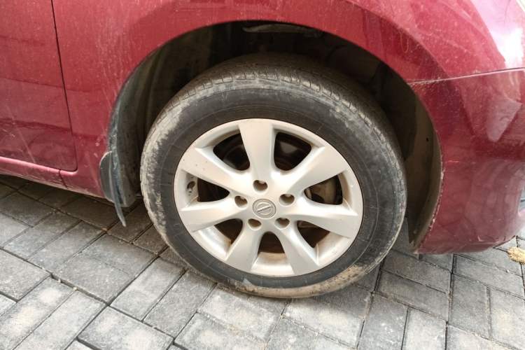 Used Nissan Tiida 2011 1.6L Manual Comfort Edition