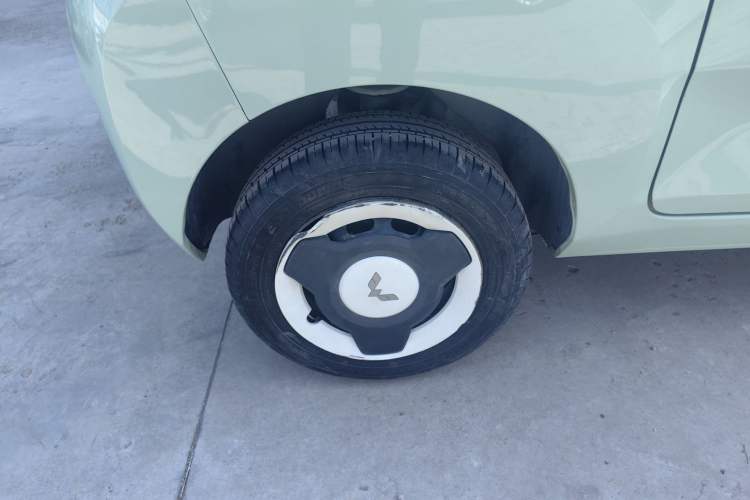 Used Wuling Hongguang MINIEV 2022 Macaron Fashion Model Lithium Iron Phosphate Right Rear Wheel Hub