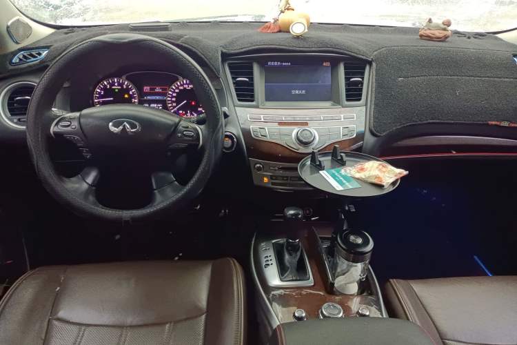 Used Infiniti QX60 2014 2.5 S/C Hybrid All-Wheel-Drive Versatile Edition Center Console