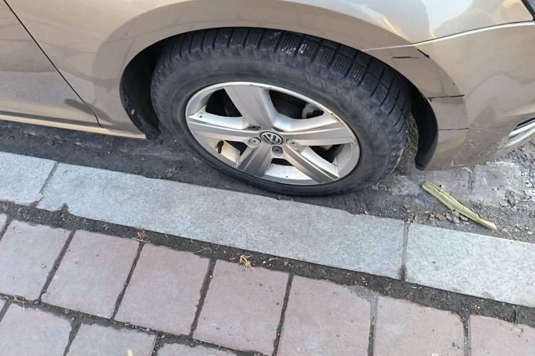 Used Volkswagen Golf 2016 1.6L Automatic Comfort Model Right Front Wheel Hub