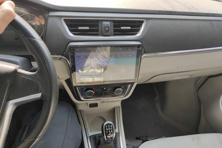 Used Jinbei New Hiace X30L 2018 1.5L Box Truck Wealth Edition DLCG14 Audio And AC Panel