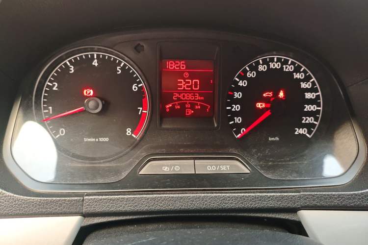 Used Volkswagen Jetta 2015 Zhuihui Edition 1.6L Manual Comfort Model Odometer Close Up