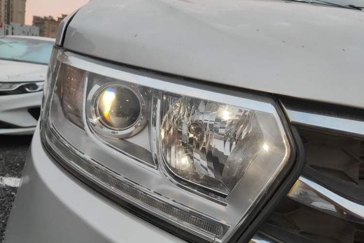 Used JAC Refine M3 2016 IKEA Edition 1.6L Luxury Model Right Front Headlight