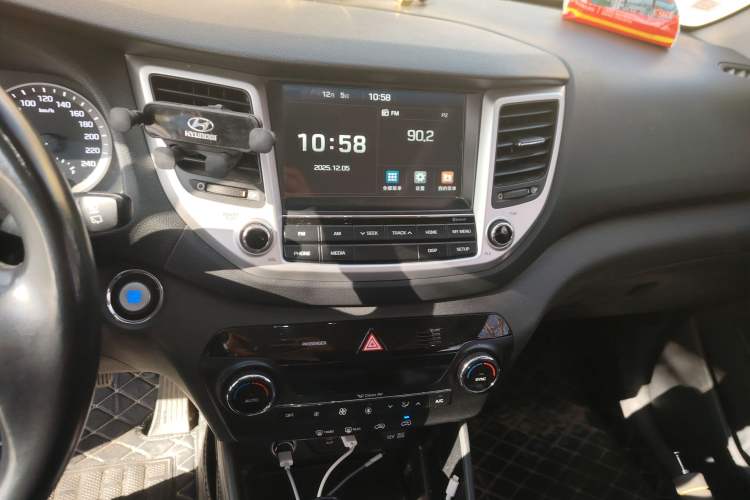 Used Hyundai Tucson 2015 1.6T Dual-Clutch Two-Wheel-Drive Leading Model
