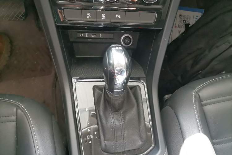 Used Volkswagen Touran 2018 Volkswagen Touran L 280TSI DSG Comfort Edition 7 Seats China V Emission Standard Gear Lever