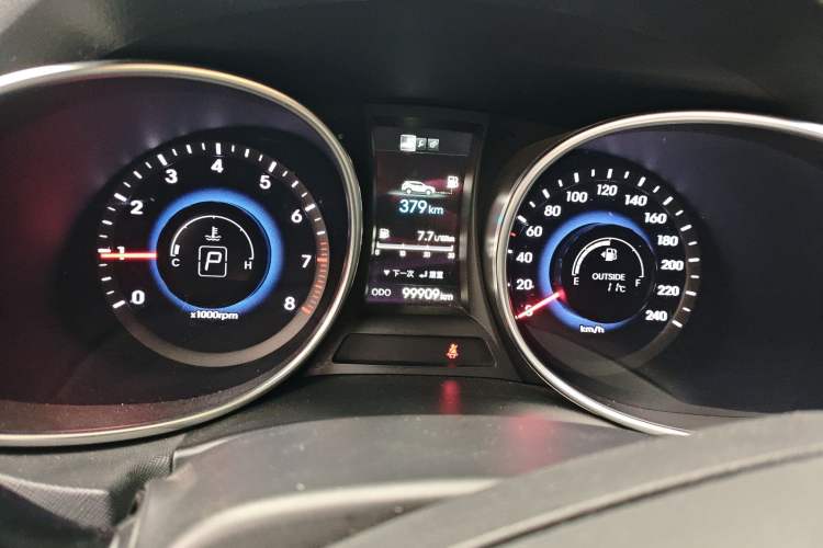 Used Hyundai Santa Fe 2015 2.0T Automatic Two-Wheel Drive Smart Version 5 Seats
