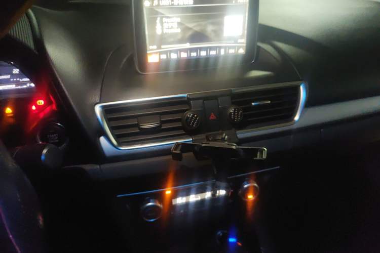 Used Mazda 3 Axela 2014 Sedan 2.0L Automatic Flagship Model Audio And AC Panel