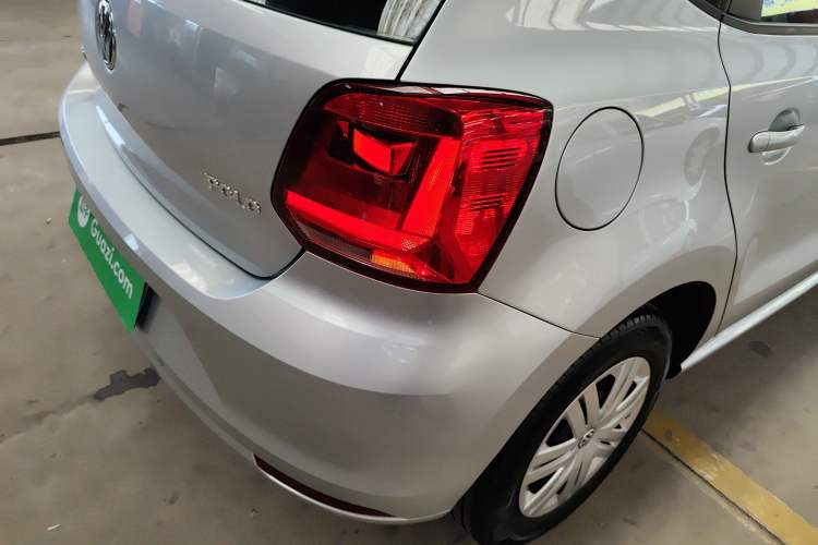 Used Volkswagen Polo 2016 1.4L Manual Fashion Model Exterior 3