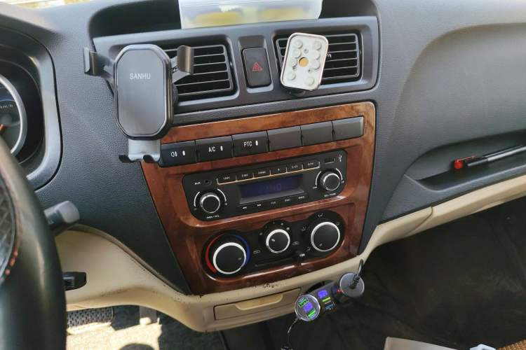 Used CHANGAN KAICHENG Ruixing EM80 2022 Flat Roof with Liftgate 2 Seats 60kW 41.86kWh Audio And AC Panel