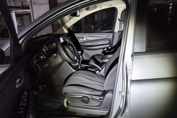 Used Baojun 730 2019 1.5L Manual Fashion Model 7-seater China VI
