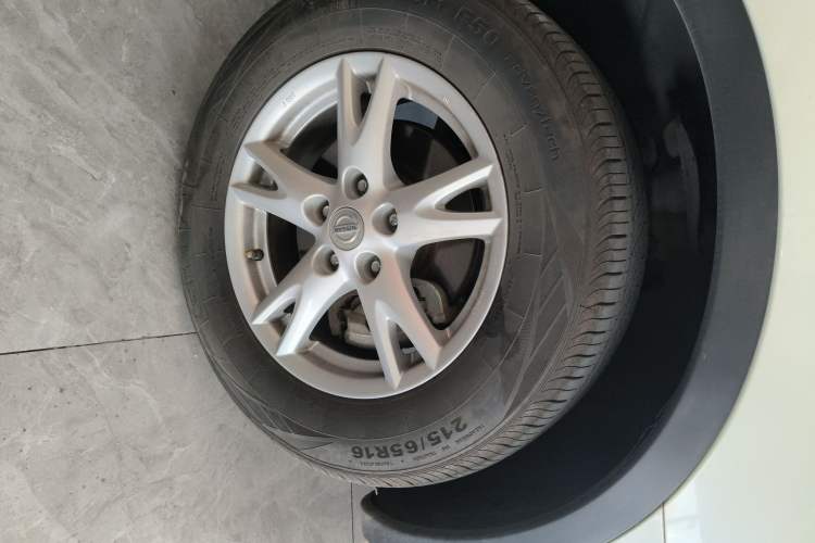 Used Nissan Qashqai 2012 2.0 XL Fire CVT 2WD Right Front Wheel Hub