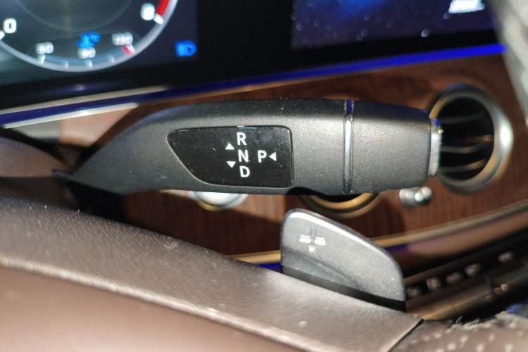 Used Mercedes-Benz E-Class 2016 E 300 L Stylish Model Gear Lever