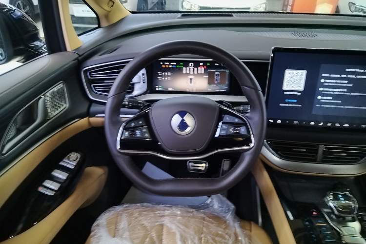 Used Denza D9 2025 DM-i Intelligent Drive 1020 Four-Wheel Drive Flagship Model