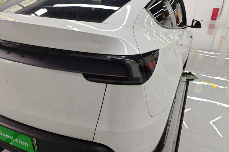 Used Tesla Model Y 2025 Rear-Wheel-Drive Version Exterior 3