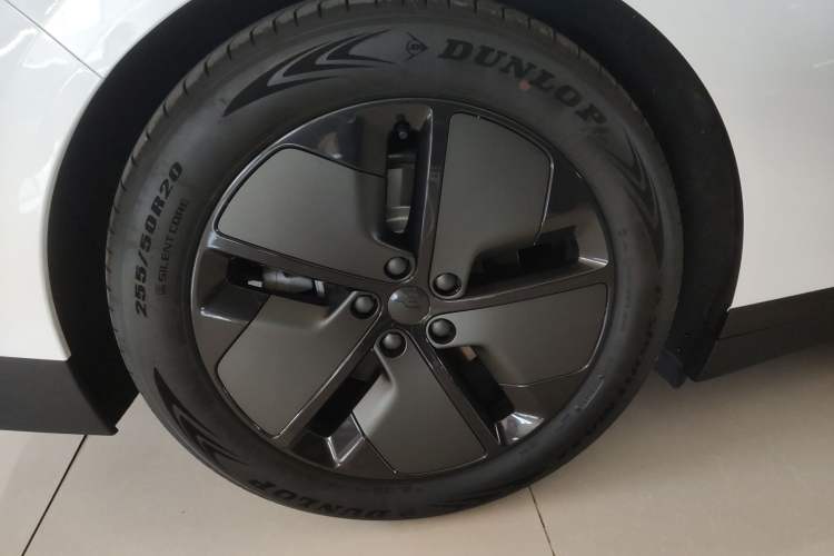 Used Li Auto i6 2025 Model Two-Wheel-Drive Standard Type Right Rear Wheel Hub