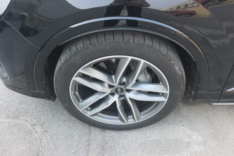 Used Audi Q7 2024 55 TFSI quattro S line Sport model
