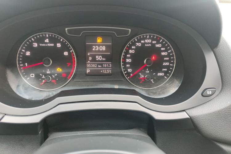 Used Audi Q3 2017 35 TFSI Fashion Model Odometer Close Up