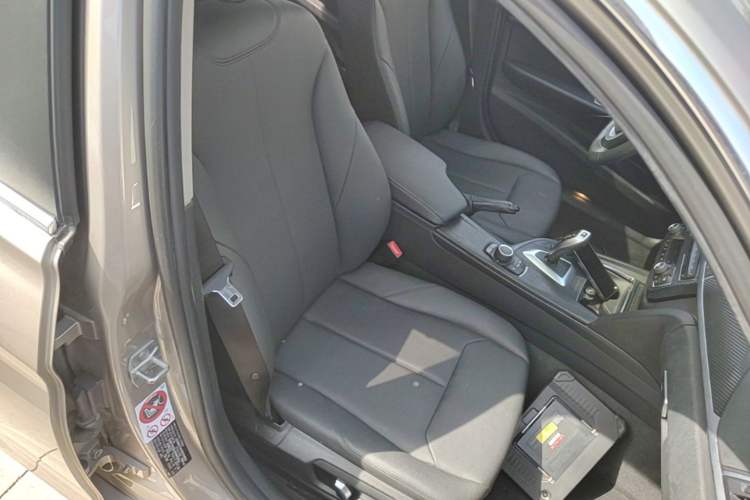 Used BMW 3 Series 2017 320Li Fashion Model Right Front Seat