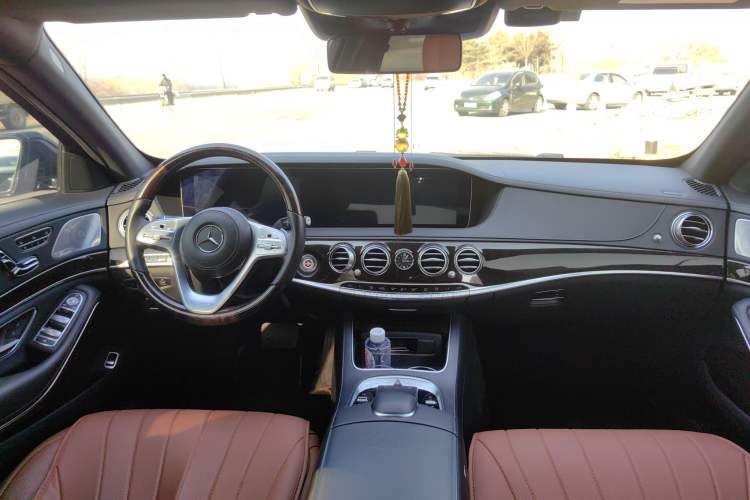 Used Mercedes-Benz Maybach S-Class 2020 S 450 4MATIC Collector's Edition Center Console