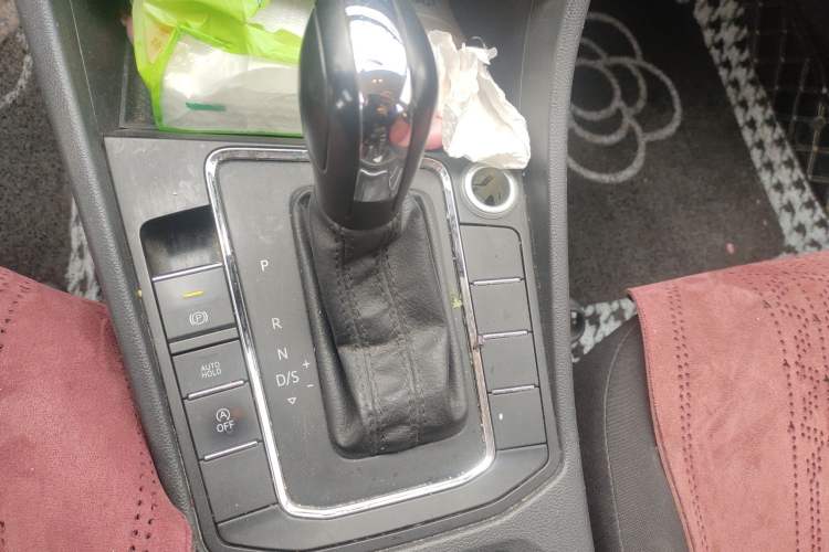 Used Volkswagen Bora 2020 1.5L Automatic Fashion Edition Gear Lever