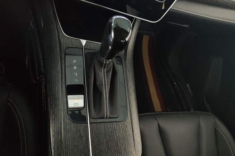 Used Venucia D60 2021 PLUS 1.6L XL CVT Yue Ling Edition Gear Lever